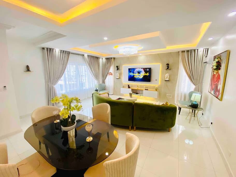 Sophia's 5 Star Short let rooms